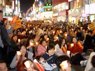 거리를 가득 메운 시민들 